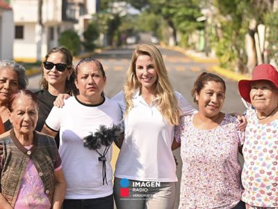 Patricia Lobeira Rodríguez inaugura rehabilitación de calle en Playa Linda