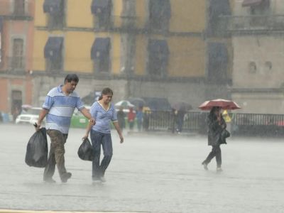 Lluvias intensas mantienen en alerta al sur y sureste de México