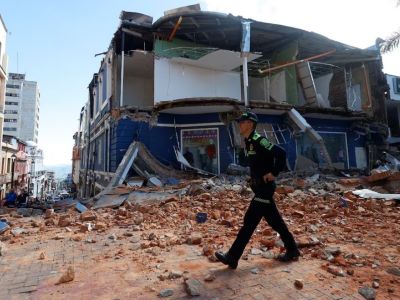 Terremoto de 7.4 deja más de un centenar de muertos en Colombia; continúan las labores de rescate